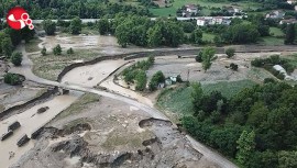6 köyü ilçeye bağlayan yol çöktü