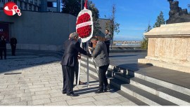 Zonguldakta Muhtarlar çelenk bıraktı