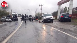 Kamyonetle Otomobil çarpıştı..