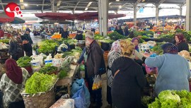 Halk Pazarında yoğunluk