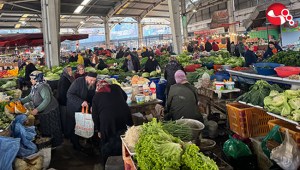 Halk Pazarında yoğunluk