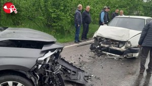 Kafa kafaya çarpıştılar