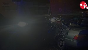 Kamyon ile otomobil çarpıştı