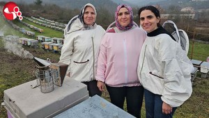 Dededen kalma arıcılık mesleğini kızlarıyla sürdürüyor