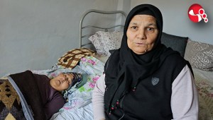 72 yaşındaki kadına komşuları sahip çıkıyor