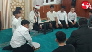 Roman çocuklardan Kadir Gecesinde muhteşem ilahi performansı