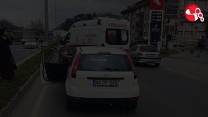 Otomobiller çarpıştı