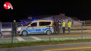 Polis aracına çarptı