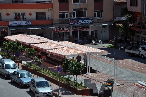 KADINLAR PAZARINDA MONTAJA BAŞLANDI..