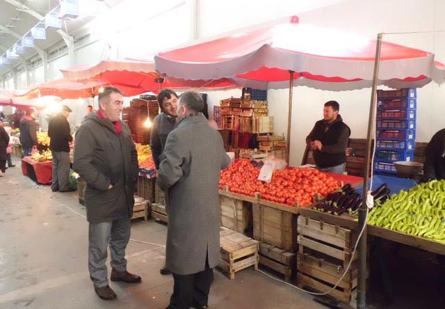 KAPALI PAZARYERİNE KAR YAĞDI...