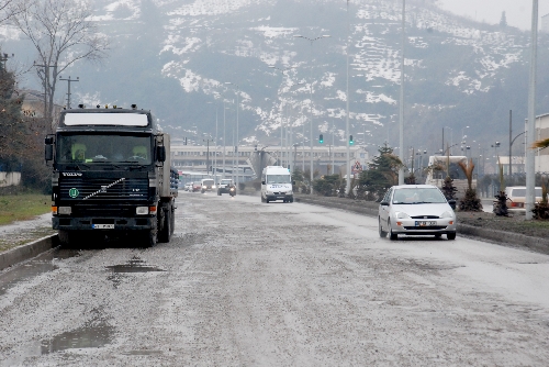 KAR, ARDINDA BOZUK YOLLAR BIRAKTI..