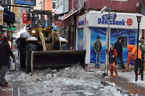 KAR TEMİZLEME ÇALIŞMALARI DEVAM EDİYOR..