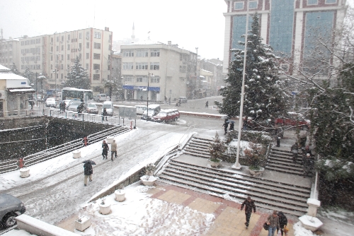 KAR YAĞIŞI EREĞLİYİ BEYAZA BÜRÜDÜ..