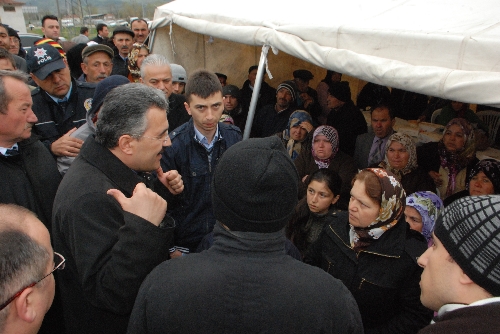 KAYIP YAKINLARI VALİ AYYILDIZA TEPKİ GÖSTERDİ..