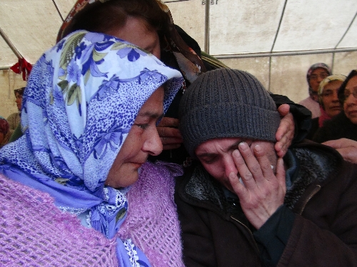 KAYIP YAKINLARININ ENDİŞELİ BEKLEYİŞİ SÜRÜYOR..