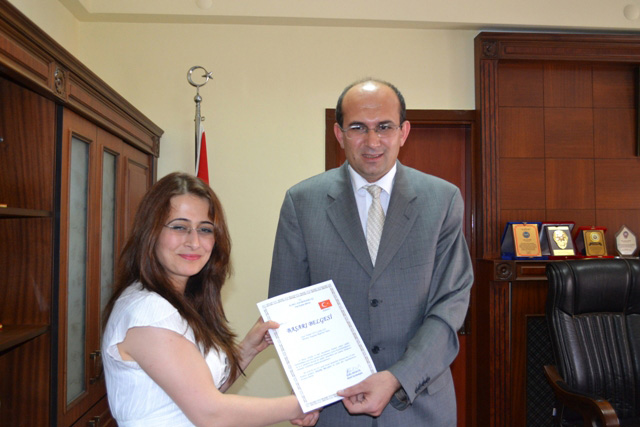 Kaymakam Memük, halk oyunlarını ekibini ödüllendirdi