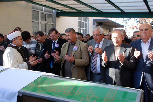 KILIÇDAROĞLU DEMİRKOLUN CENAZESİNE KATILDI...