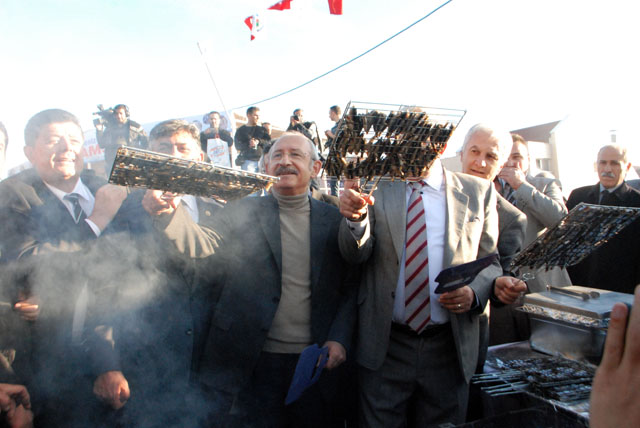 KILIÇDAROĞLU HAMSİ PİŞİRDİ...