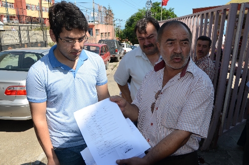 KİMLİĞİNİ KAYBEDEN GENÇ, SINAV SALONUNDAN ÇIKARILDI..