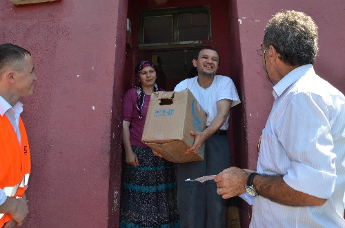 KİMSE YOK MU, BAYRAM ÖNCESİ YOKSULLARI SEVİNDİRDİ..