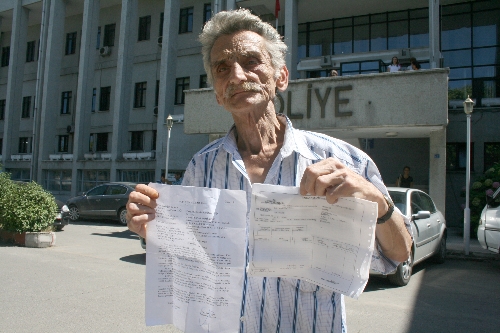 KIZINA BİR TOKAT ATTI!