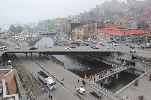 KÖPRÜ ÜSTÜNDEKİ OTOPARK KALDIRILDI..