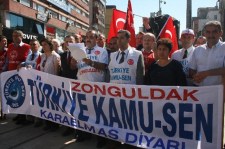 ÖĞRETMENLERDEN PROTESTO...
