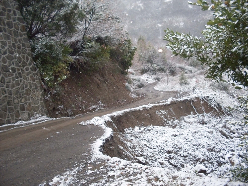 KÖSEAĞZI YOLU ÇÖKTÜ..