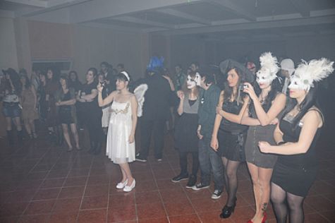 KOSTÜM PARTİSİ BÜYÜLEDİ