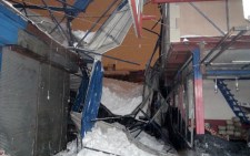 PAZARYERİNİN ÇATISI ÇÖKTÜ: 2 ÖLÜ, 20 YARALI VAR...