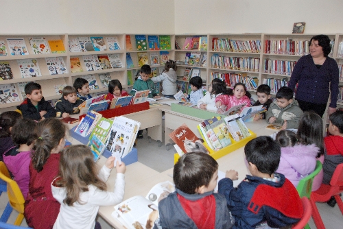 KREŞ ÖĞRENCİLERİ KÜTÜPHANEYİ TANIDI..