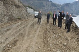 Toprak Kayması Sonrası Kullanılamayan Yol, Trafiğe Açıldı