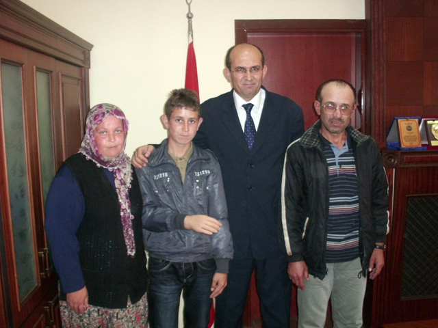 Küçük Onura devlet biyonik el taktırdı