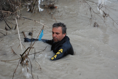 KURTARMA EKİPLERİNİN FİLYOS ÇAYINDAKİ MÜCADELESİ SÜRÜYOR..