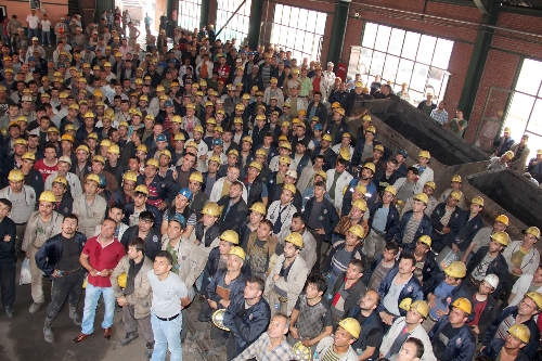 MADEN İŞÇİLERİ ÇALIŞMA ŞARTLARINI PROTESTO ETTİ..