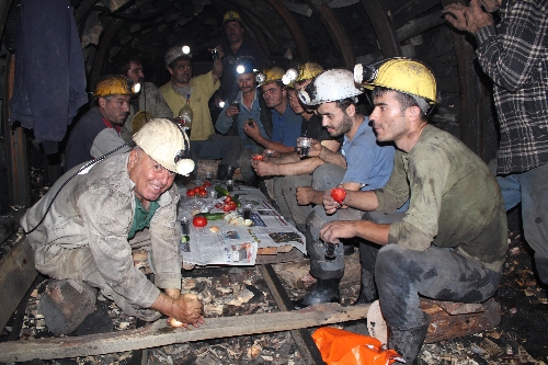 MADEN İŞÇİLERİNİN İLK SAHURU..