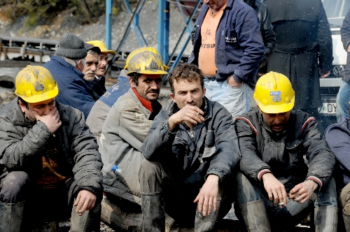 MADEN İŞÇİSİNİ KURTARMA ÇALIŞMASI DEVAM EDİYOR..