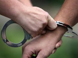 MAĞAZAYA GİREN HIRSIZ, GÜVENLİK KAMERASI TARAFINDAN GÖRÜNTÜLENDİ..