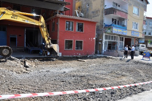 M.AKİF ERSOY CADDESİNDE BAKIM VE ONARIM ÇALIŞMALARI BAŞLADI..