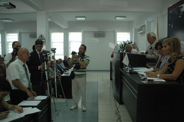 Meclis toplantısı gergin ama olaysın gerçekleştirildi