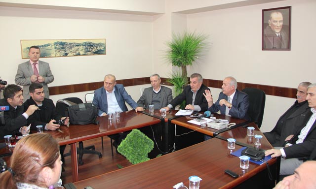 MECLİS ÜYESİ, GAZETECİYE KÜFRETTİ...