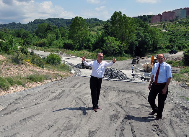 Memük ve Çimenoğlu, parke çalışmalarını inceledi
