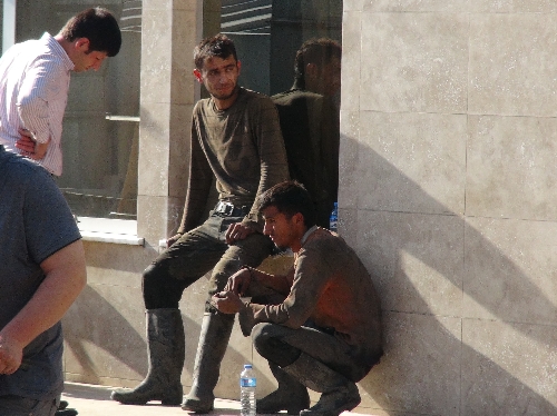 METAN GAZINDAN 1 İŞÇİ ÖLDÜ, 3 İŞÇİ ZEHİRLENDİ..