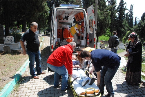 MEZARLIK ZİYARETİ HASTANEDE BİTTİ..