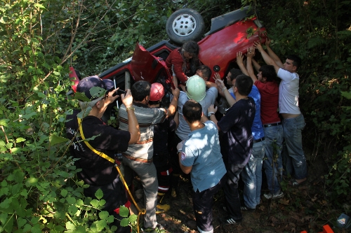 MICIRIN NEDEN OLDUĞU KAZADA AYNI AİLEDEN 5 KİŞİ YARALANDI..