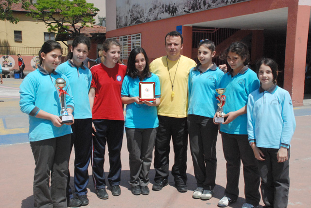 Minik basketçiler Türkiye şampiyonasına katılacak