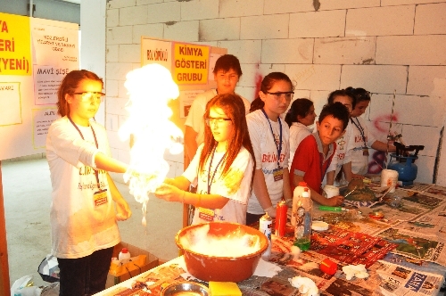 ÖĞRENCİLER BİLİME DOKUNDU..