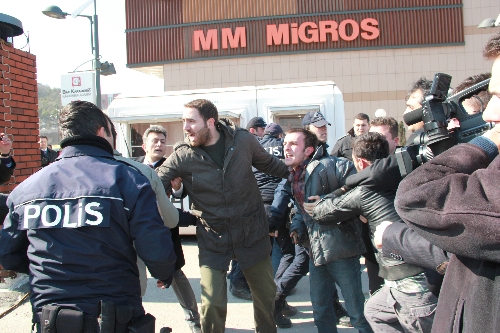 ÖĞRENCİLER GÖZALTINA ALINDI..