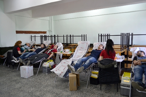 ÖĞRENCİLER KAN VERDİ..