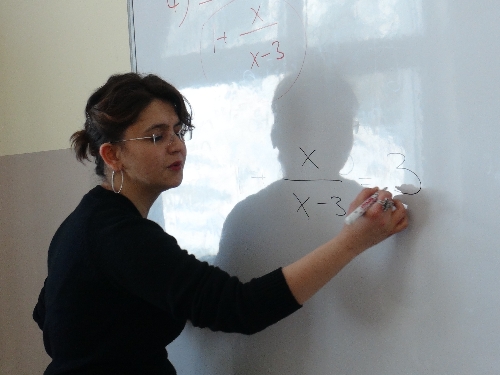 ÖĞRENCİLERİNİN DUASIYLA AYAĞA KALKTI..